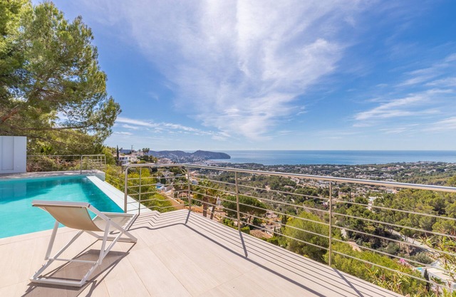 Villa with Sea View, Wi-Fi and Air Conditioning