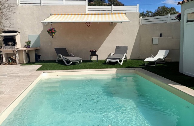 Villa with secure private pool 9km from the sea