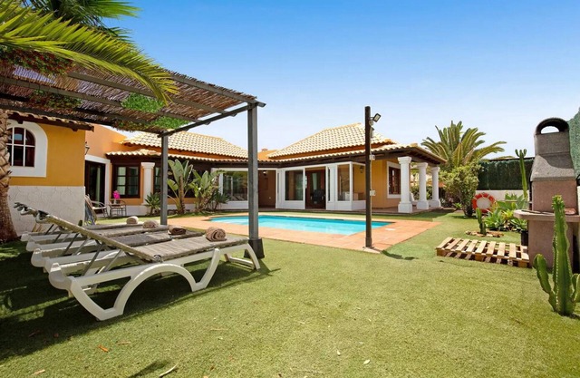 Villa With Solar Heated Pool & Wifi in Best Residential Area