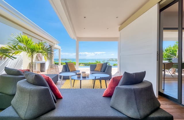 Villa with Spectacular Sea View