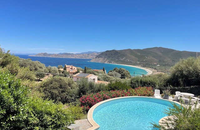 VILLA WITH SUPERB VIEW OF THE BEACH PRIVATE POOL WITH LIGHT, ALL COMFORTS