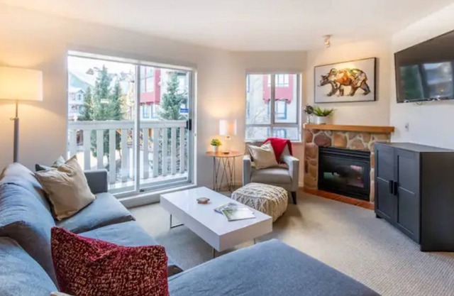 Village Center Condo 2BR/2BA, Steps from Gondolas!
