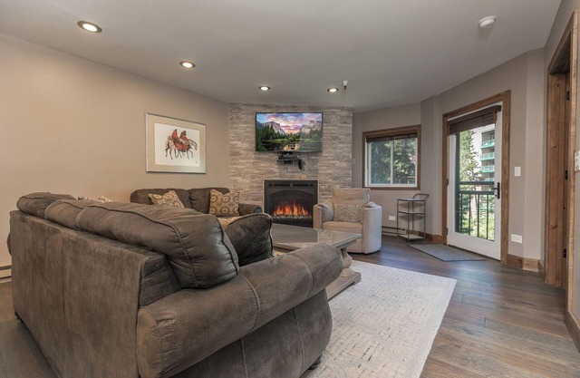 Village Chateaux Northstar Condo: Downtown, Ski In/Out