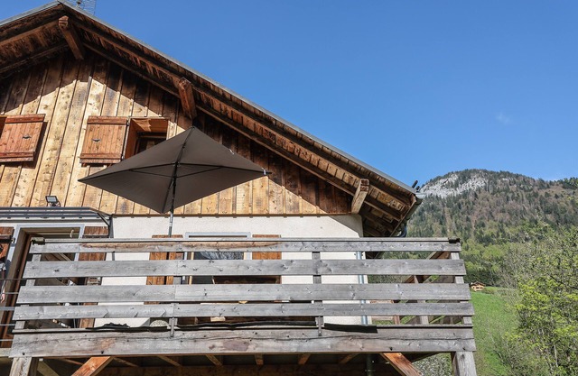 Village house in Entremont