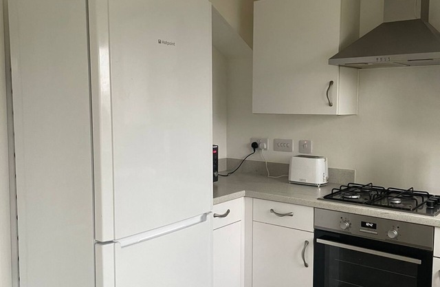 Village House in St Mellons - Close to A48 and M4 Motorway