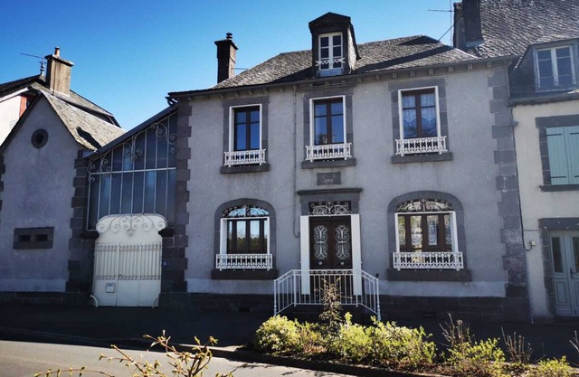 Village house in the heart of the village, close to all amenities