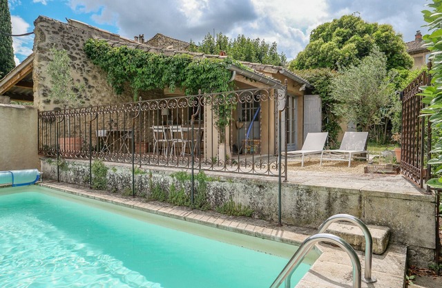 Village house with swimming pool and pétanque court – Rochegude, Drôme Provençale