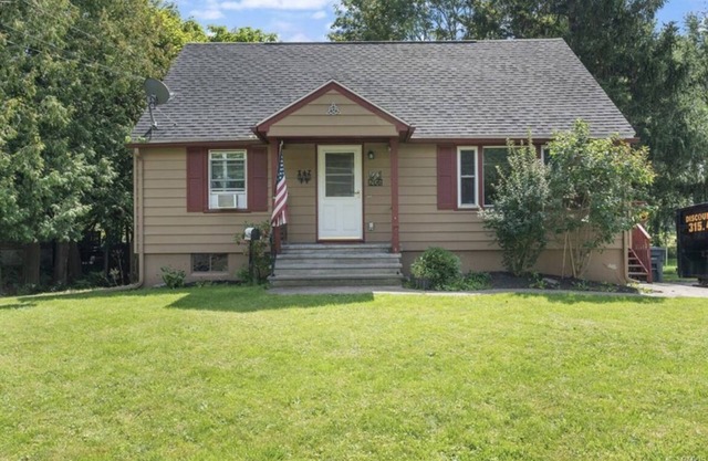 Village of Manlius, two bedrooms & private bathroom available in shared home