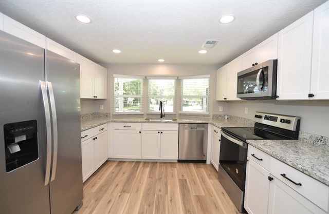 Villages 2B, 2B Newly Renovated Home - Summer Golf Available!