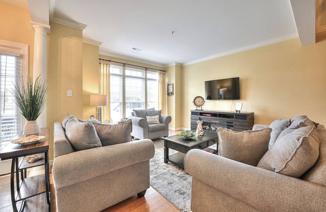 Villages of Five Points Townhouse.Community Pools, Pickleball Courts & More!
