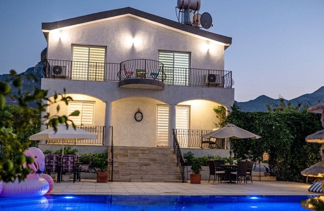 'VILLAMINA' Stunning Panoramic Sea and Mountain Views Beautiful Pool and Gardens