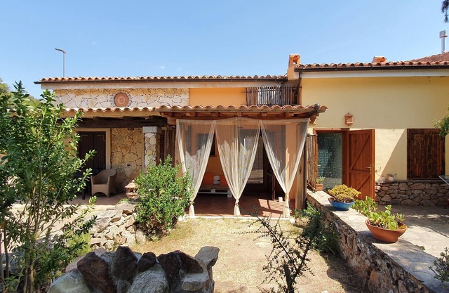 Villino "Casa Luna" a stone's throw from the Costa Smeralda