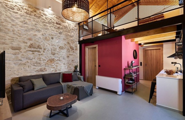 Vin Dimora Suites with shared pool - Vino Roze