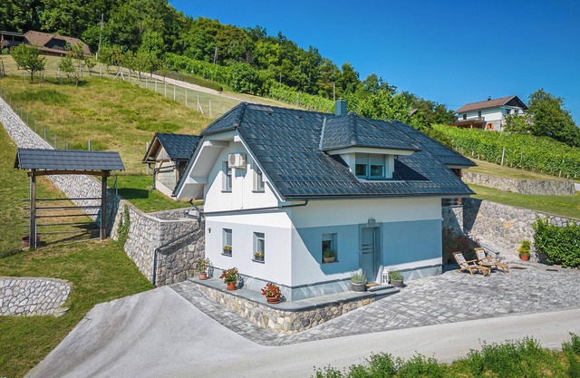 Vineyard Cottage Deer's Hill, Šmarješke Toplice, Slovenia
