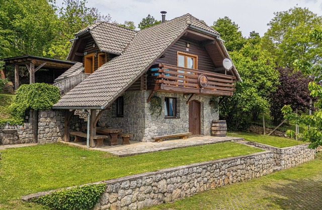 Vineyard Cottage Rataj 1 Hot Tub, Novo mesto, Slovenia