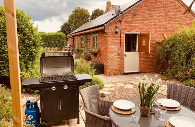 Vineyard Cottage Sleeps 4 with Garden