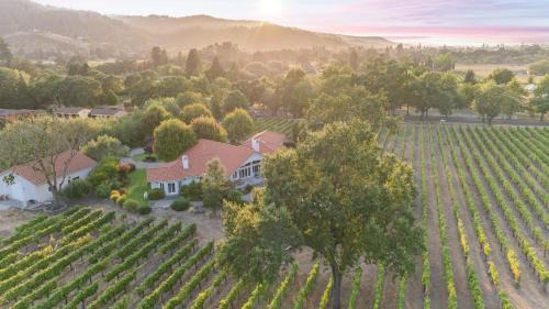 Vineyard Estate w Pool Spa Bocce Ball Mins to Wineries Park Lawndale Road by AvantStay