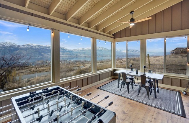 Vineyard Vista- Lakeview Cottage, pool, beach, golf cart!