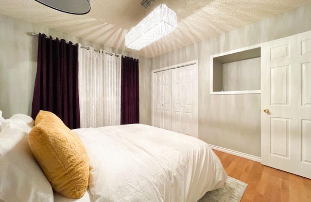 Vintage Bungalow. It’s Better than a hotel. spread out & enjoy the space.