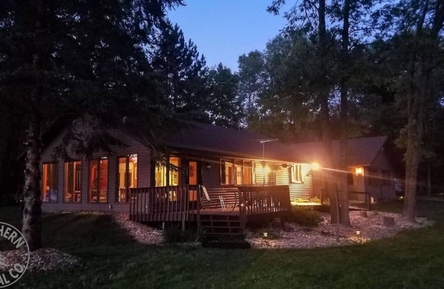 Vintage Cabin on Bone Lake