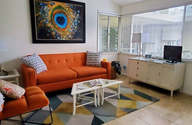 Vintage Condo in Historic Tennis Club Neighborhood ~ 4 blocks to downtown