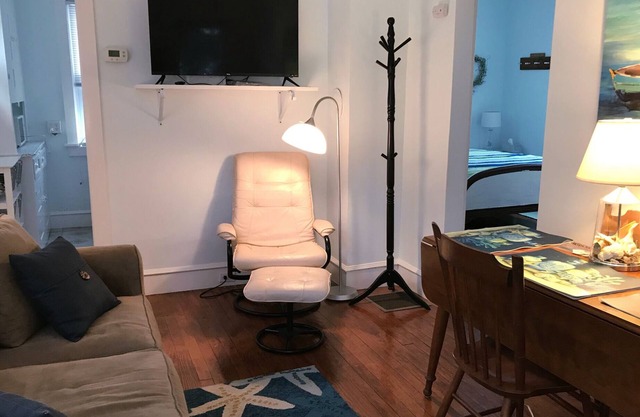 Vintage Cottage in Ocean City, NJ (Please read the description before inquiring)