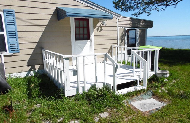 Vintage cottage on Lake Huron in Quaint Town of Au Gres Michigan
