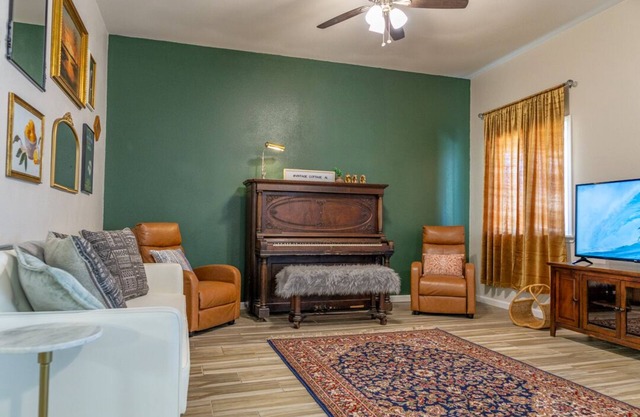 Vintage Cottage!