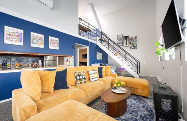 Vintage Downtown Penthouse, Safe #6 +gym&balcony