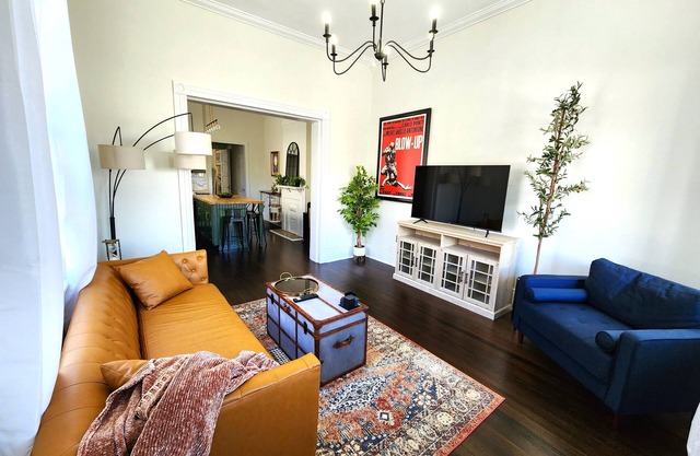 Vintage Mid-City Gem