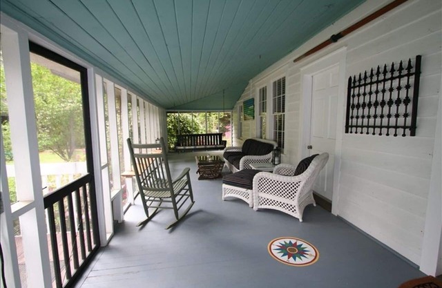 Vintage River Cottage on the Okatie River Between Beaufort Bluffton