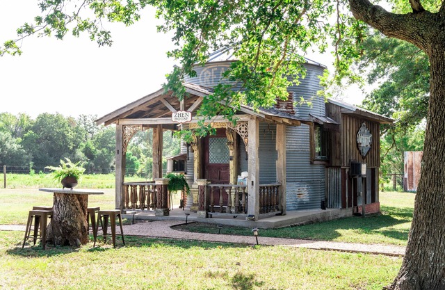 Vintage Silo + Sleeps 3 + 8 Minutes to Round Top!