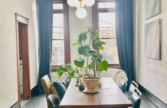 Vintage Soul Loft & Balcony - Old Town Lansing.