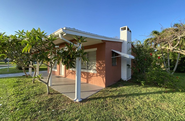 Vintage Vero Bungalow II
