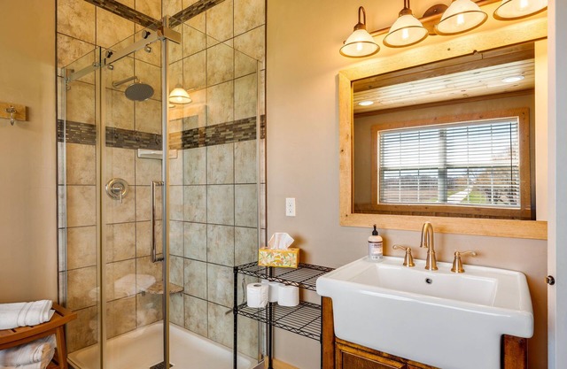 Vintner's Loft - 3 bedroom house in the Town of Egg Harbor