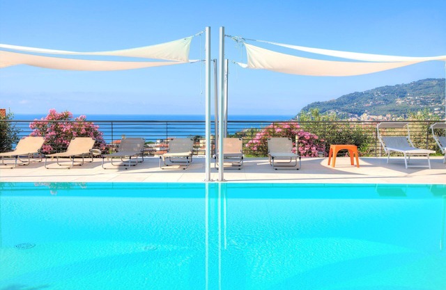 ViP Panorama 1 - apartment in modern Hi-Tech villa, with Jacuzzi and pool, sea-view