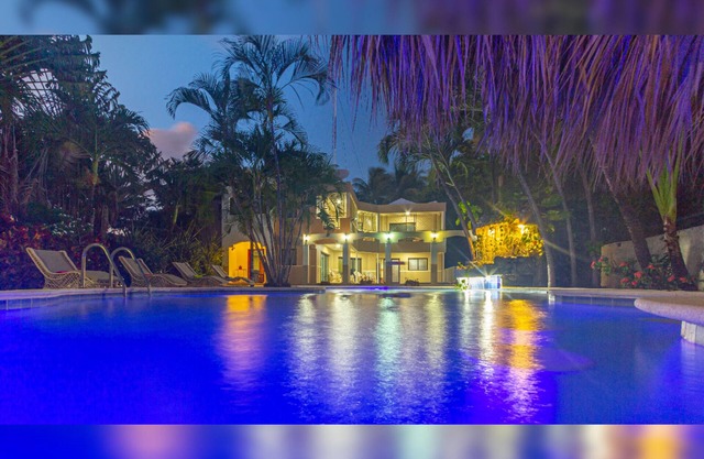 VIP - "Villa Infinito"Bani's Beachside Mansion!