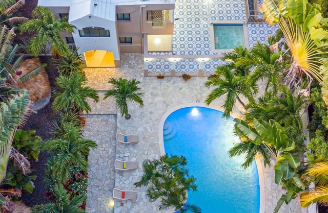 VIP - "Villa Infinito"Bani's Beachside Mansion!
