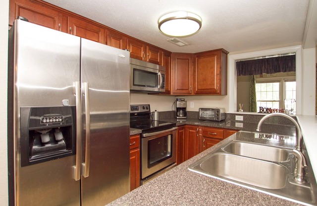 Virginia Beach comfort stay. 9 miles from Oceanfront Free Breakfast & Starbucks