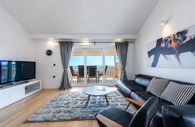 Vista Deluxe Apartment with swimming pool