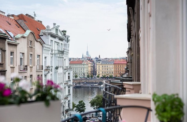 Vista Riverside Andel Suites