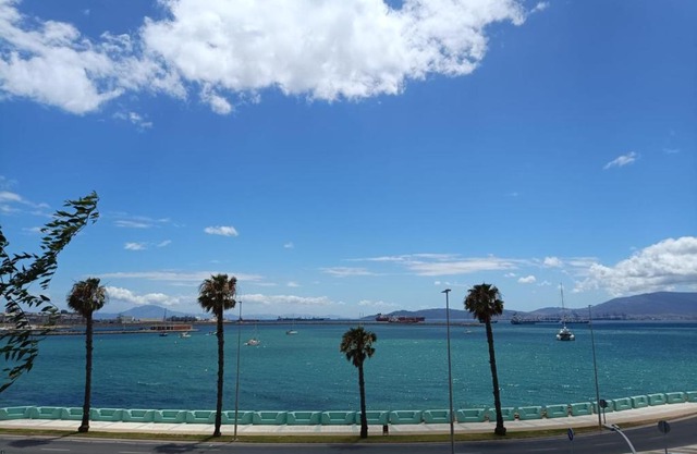 Vistas a 3 Países y 2 Continentes 1º linea de Playa a 5 minutos de Gibraltar