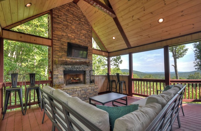 Vistas Over Aska | Pet Friendly | MTN Views | Outdoor Fireplace |
