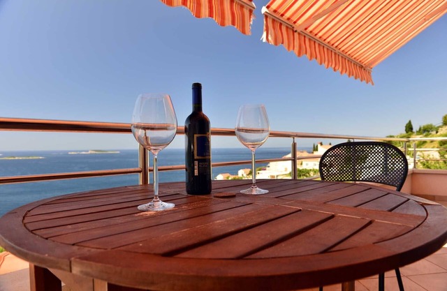 VITA - panoramic 2+2 Sea View apt in Soline