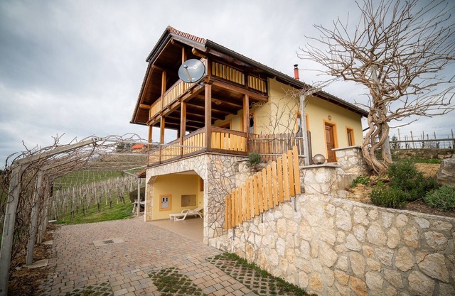 Vivid Hillside Country House with Hot-Tub and Sauna - Two Bedroom Country House