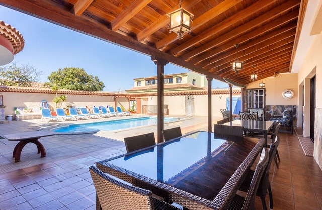Vivienda Vacacional FLORATERE. Piscina y relax.