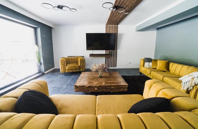 Voronet Noir Chalet