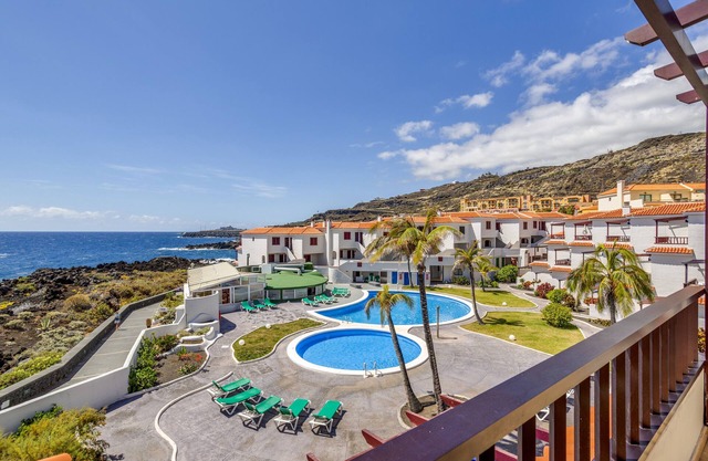 VV Isla Bonita- C - 84' with Sea View, Shared Pool and Wi-Fi