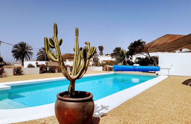 VV - Rural Guesthouse near the volcanoes with splendid sea view for 4 persons