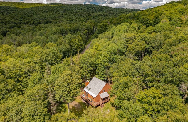 W. Dover Lodge 5 Miles from & Views of Mt. Snow